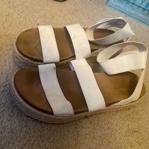 Size 7 1/2 American Eagle Sashes Sandal. Good condition, wore once.